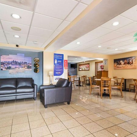 Econo Lodge Inn & Suites I-35 At Shawnee Mission Overland Park Exteriör bild