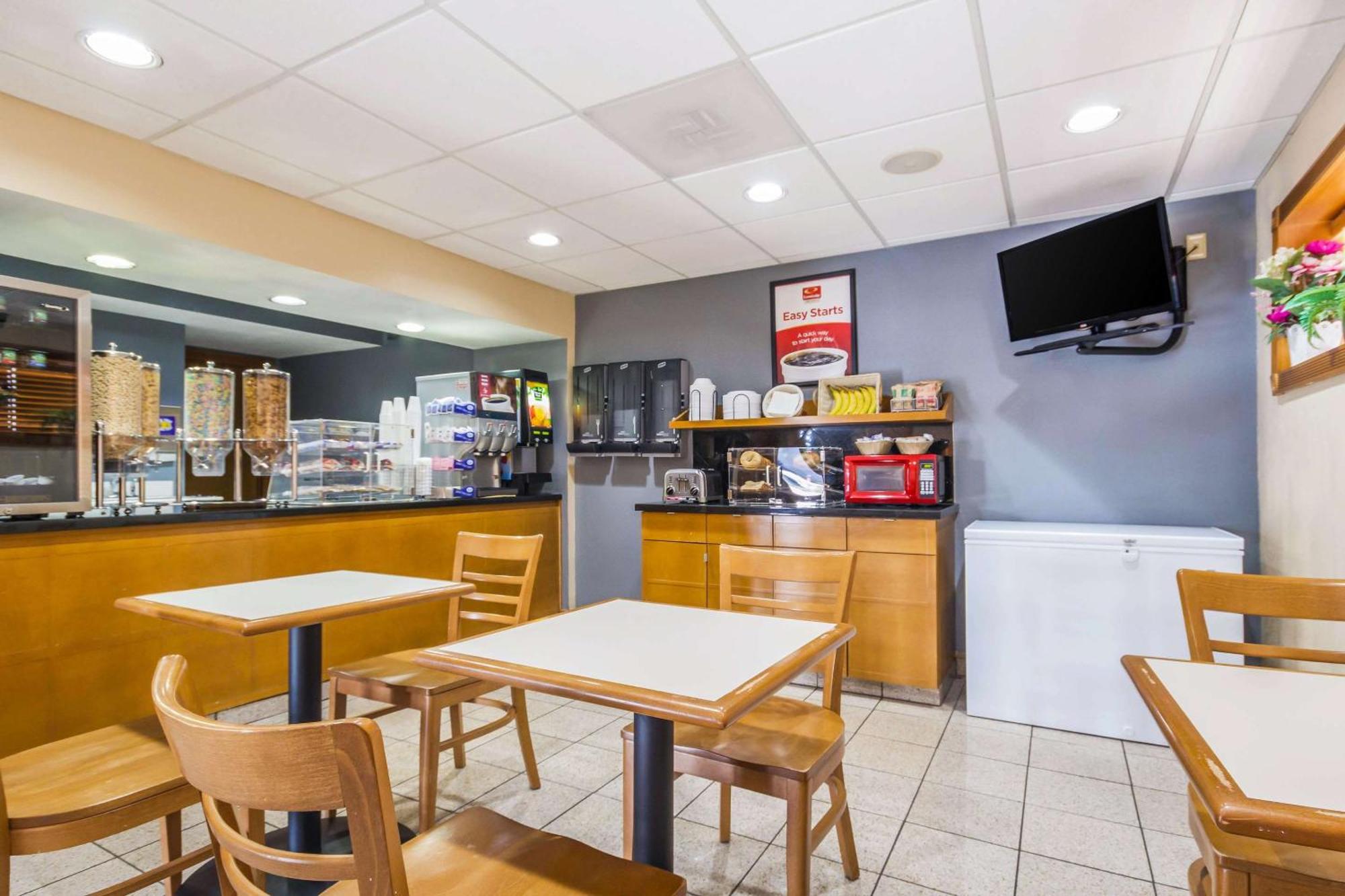 Econo Lodge Inn & Suites I-35 At Shawnee Mission Overland Park Exteriör bild