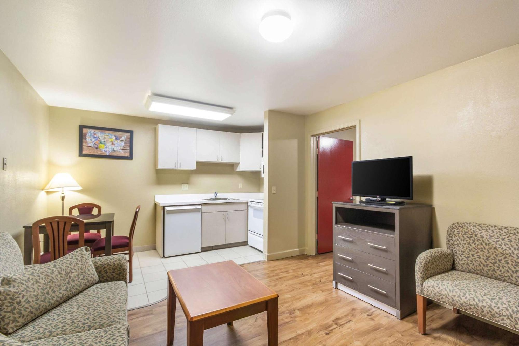 Econo Lodge Inn & Suites I-35 At Shawnee Mission Overland Park Exteriör bild