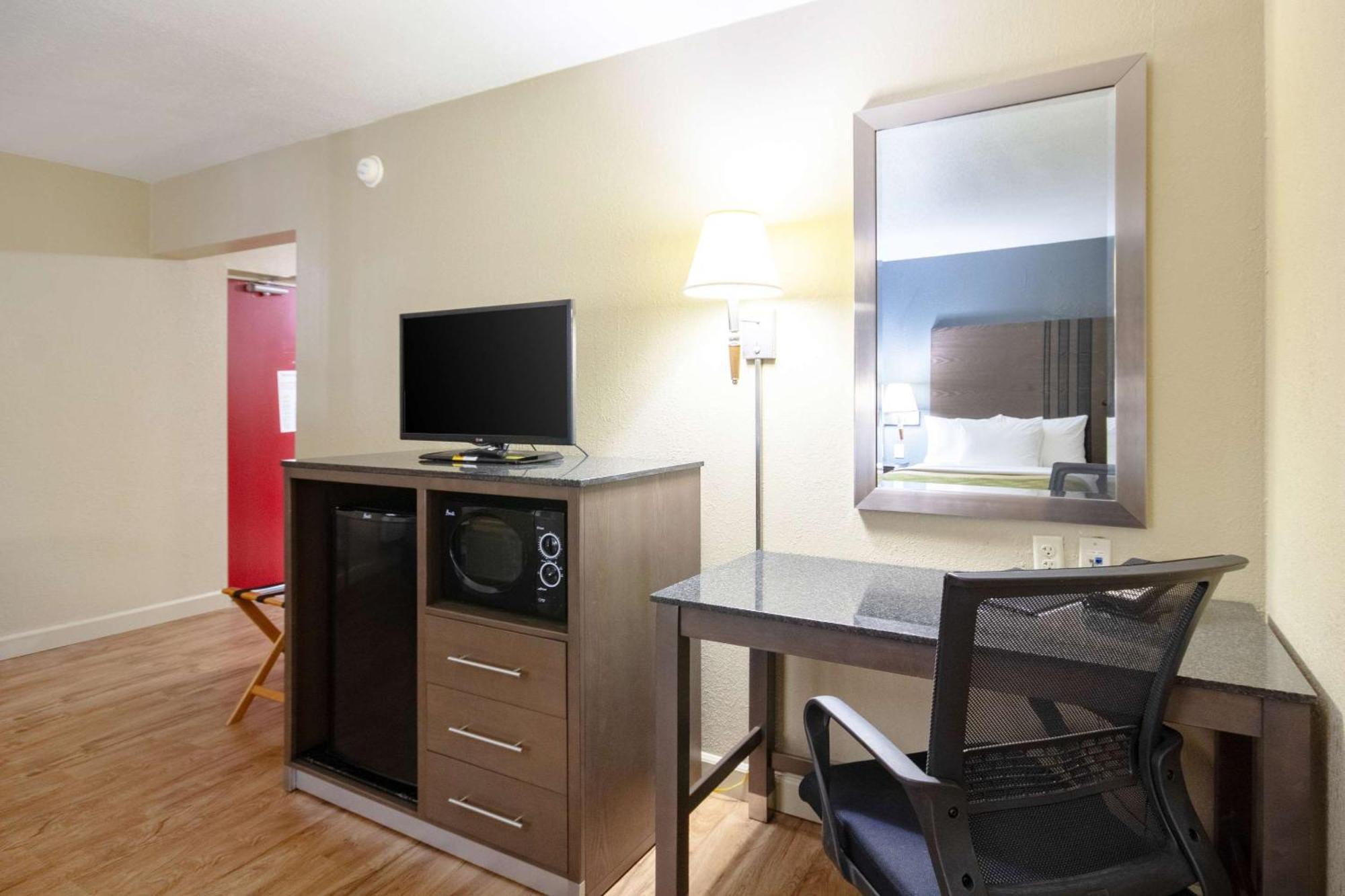 Econo Lodge Inn & Suites I-35 At Shawnee Mission Overland Park Exteriör bild