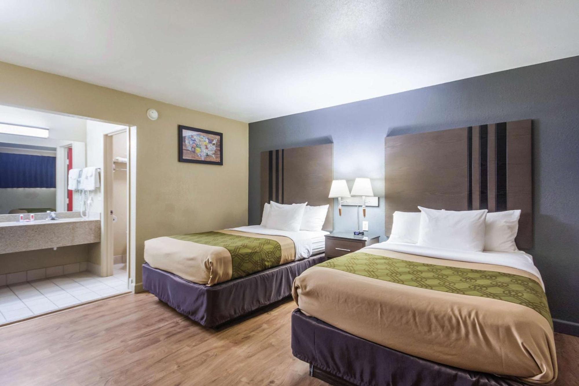 Econo Lodge Inn & Suites I-35 At Shawnee Mission Overland Park Exteriör bild