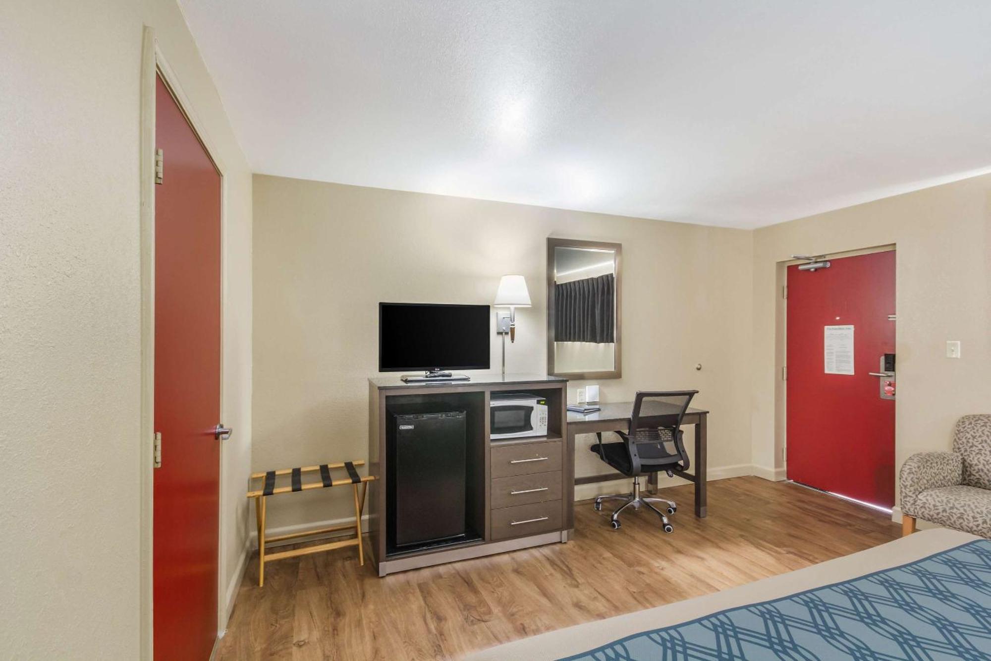 Econo Lodge Inn & Suites I-35 At Shawnee Mission Overland Park Exteriör bild