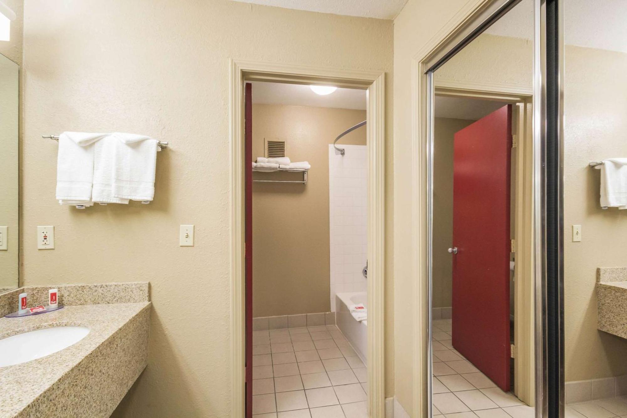 Econo Lodge Inn & Suites I-35 At Shawnee Mission Overland Park Exteriör bild