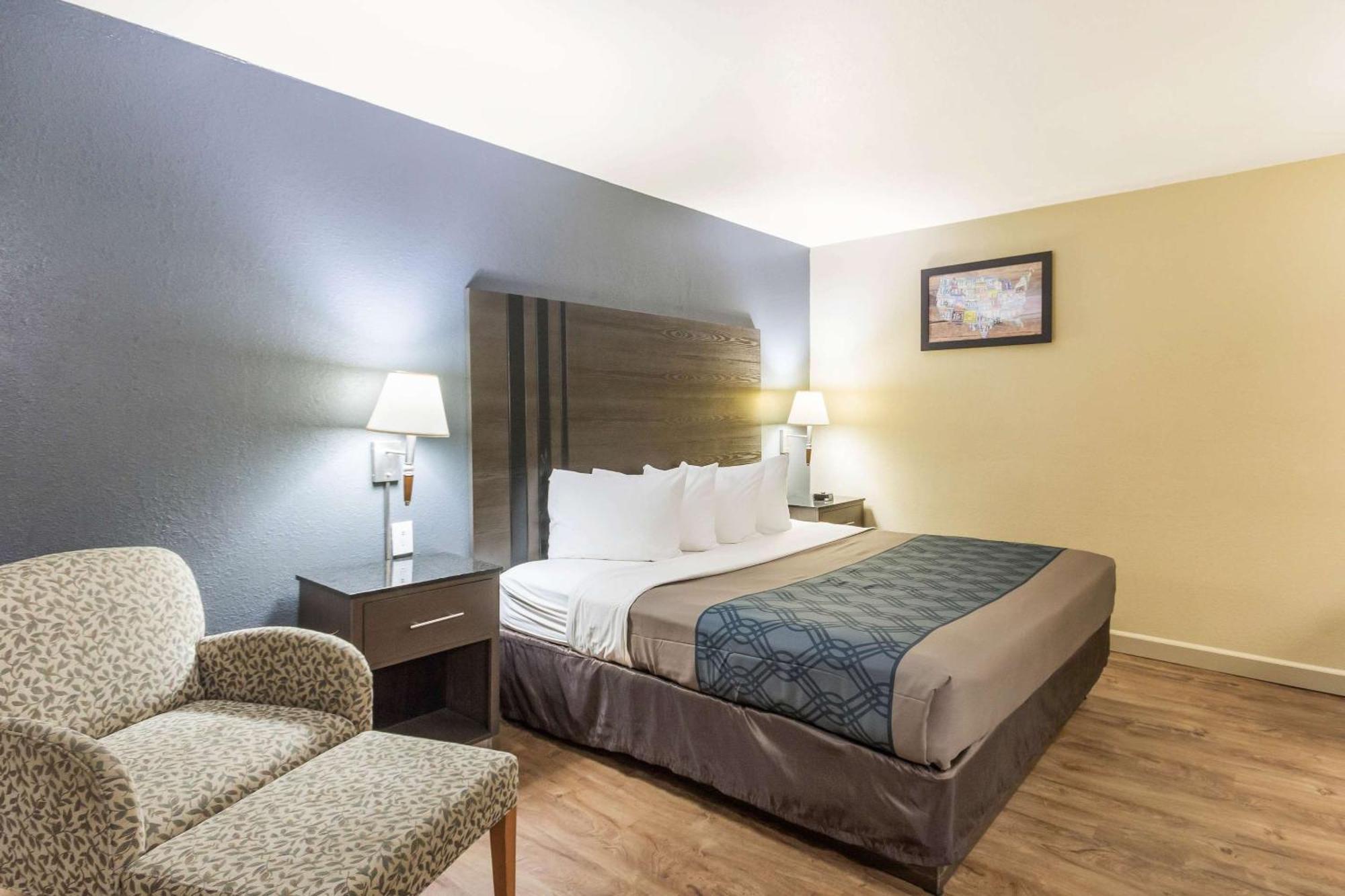 Econo Lodge Inn & Suites I-35 At Shawnee Mission Overland Park Exteriör bild