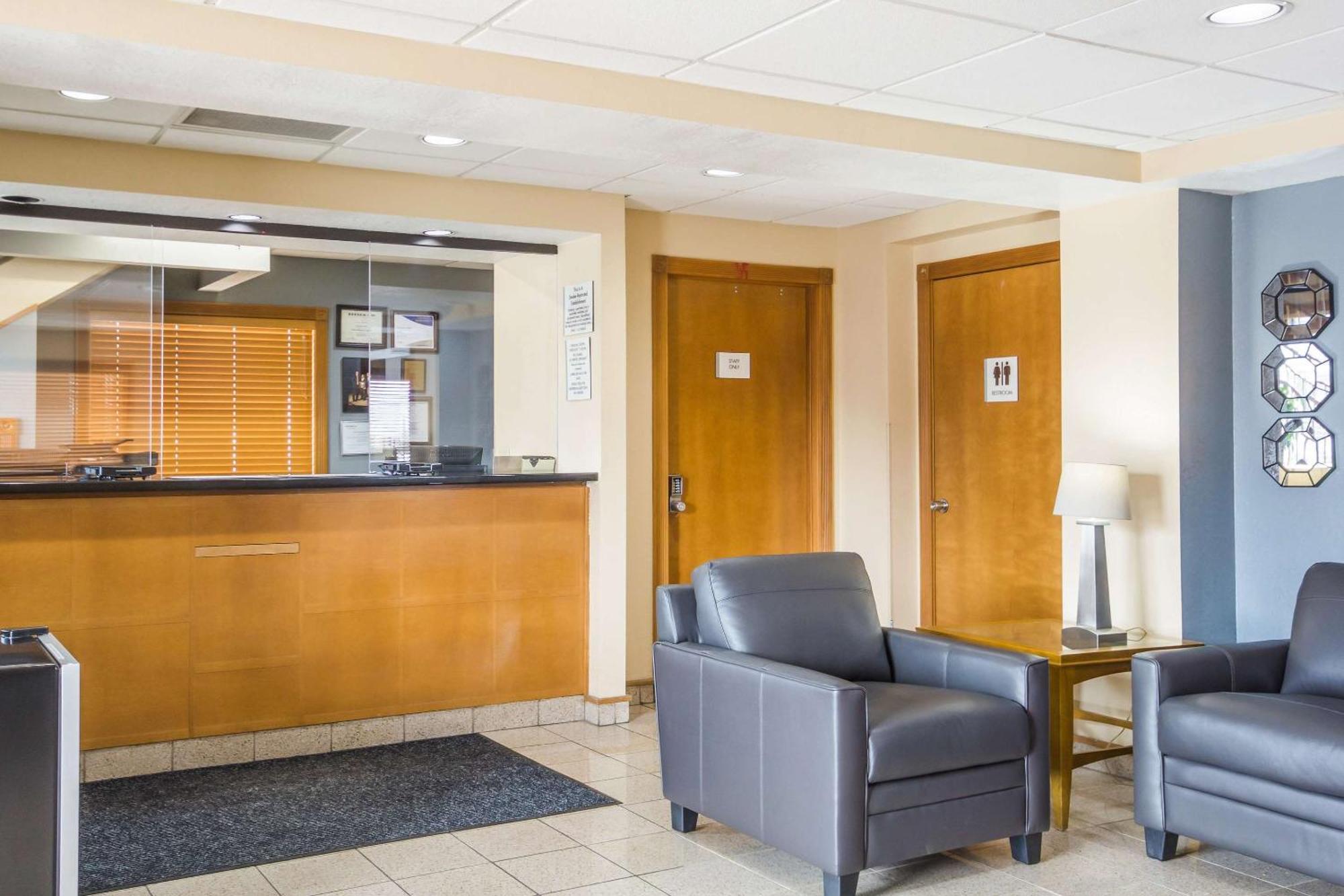 Econo Lodge Inn & Suites I-35 At Shawnee Mission Overland Park Exteriör bild
