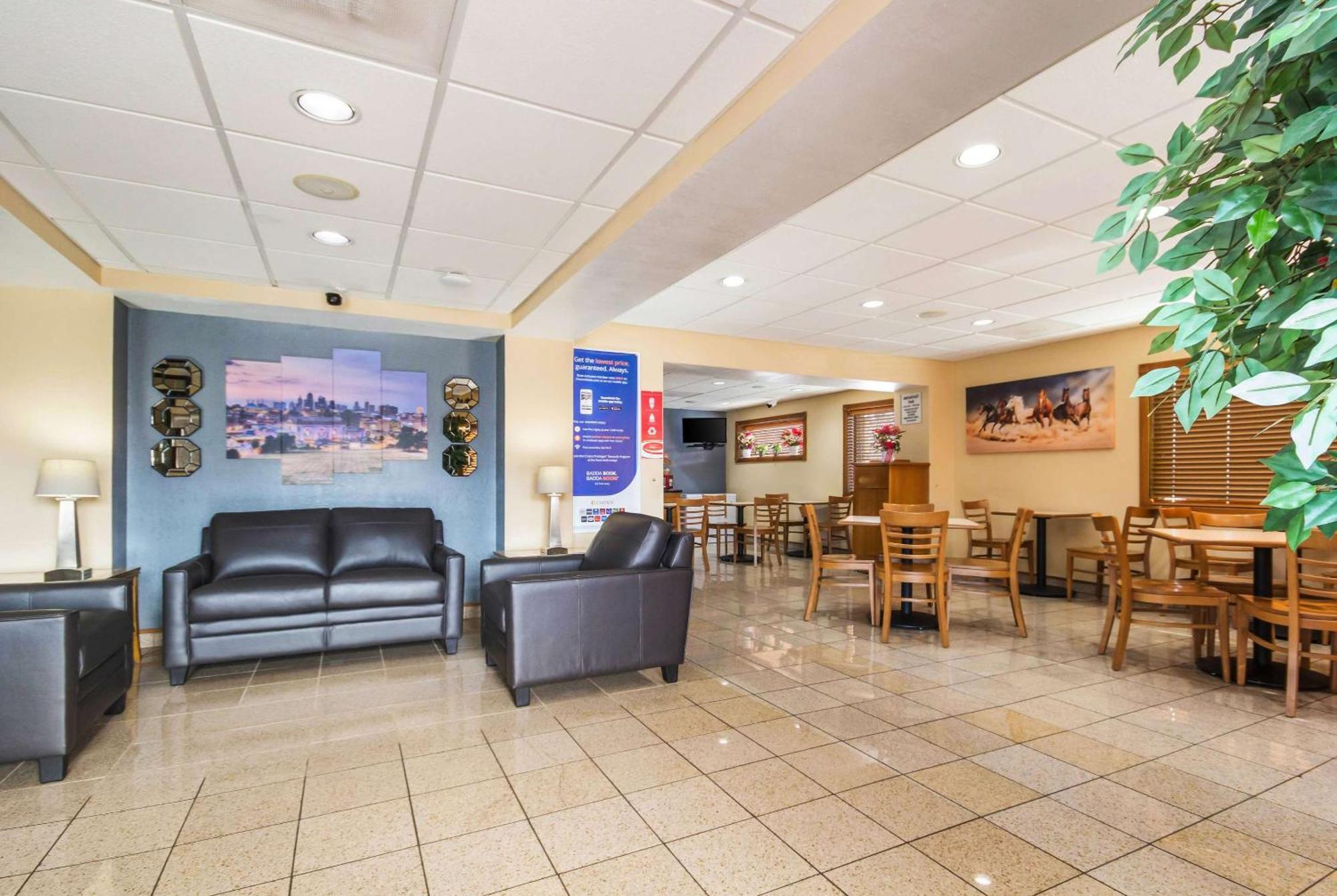 Econo Lodge Inn & Suites I-35 At Shawnee Mission Overland Park Exteriör bild