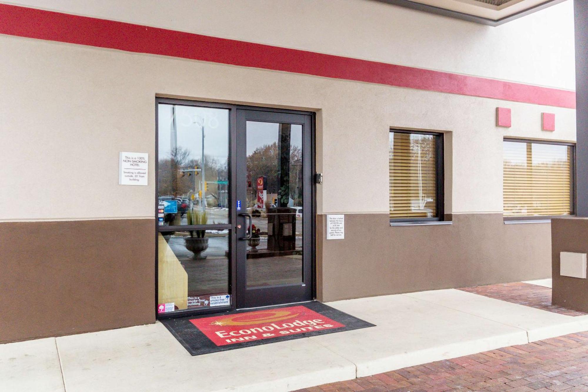 Econo Lodge Inn & Suites I-35 At Shawnee Mission Overland Park Exteriör bild