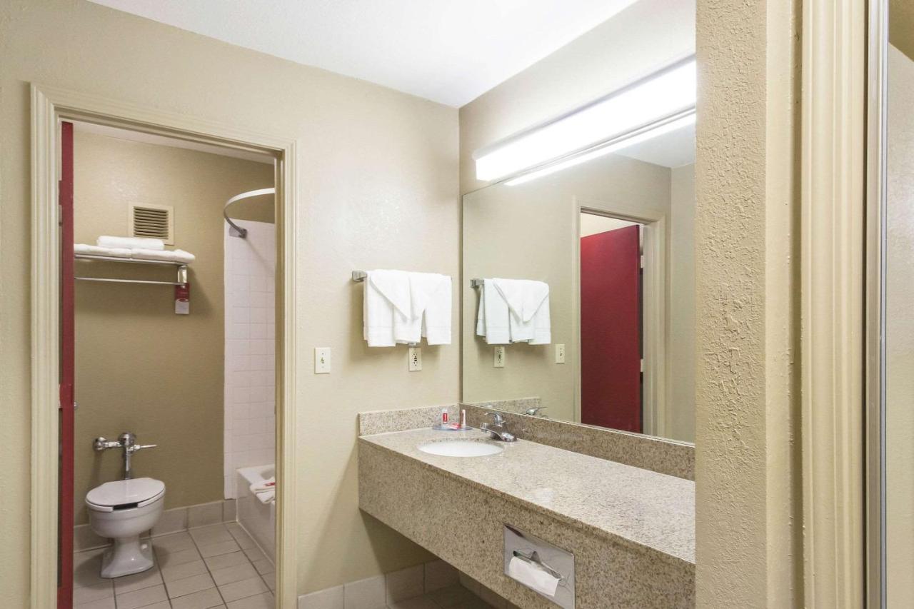 Econo Lodge Inn & Suites I-35 At Shawnee Mission Overland Park Exteriör bild